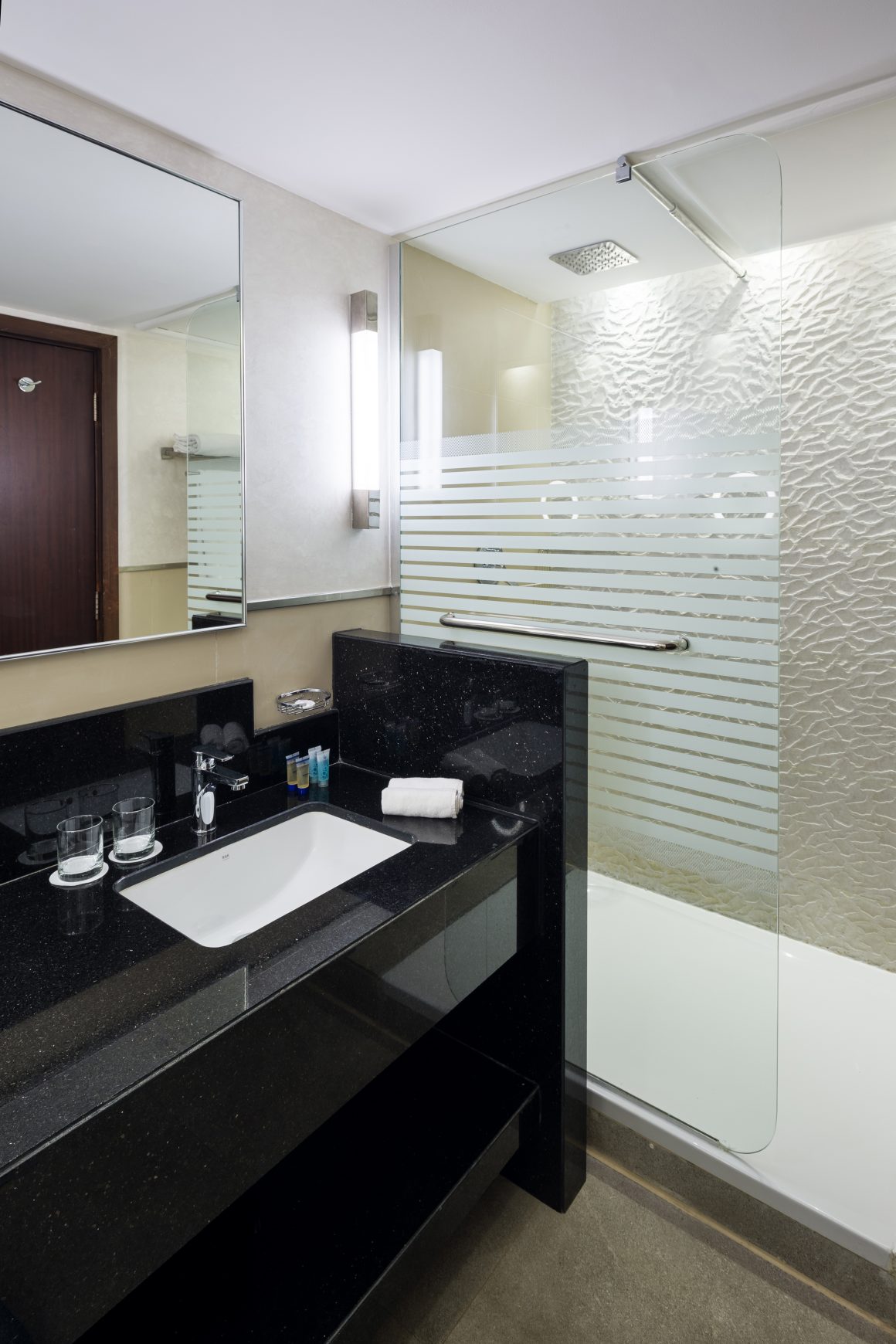 Executive Bathroom at Saja Almadinah Hotel